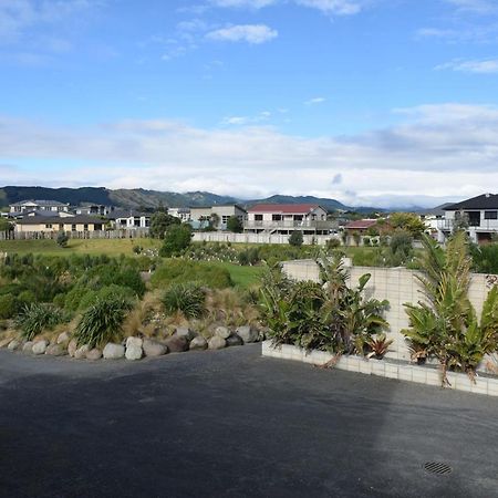 157 Field Way Luxury Lodge Waikanae Exterior photo