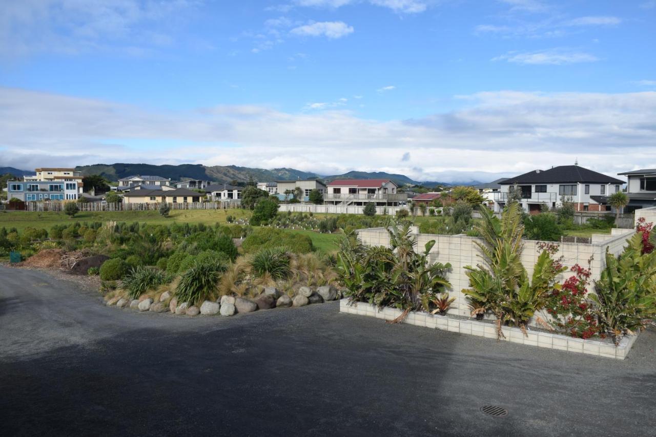 157 Field Way Luxury Lodge Waikanae Exterior photo