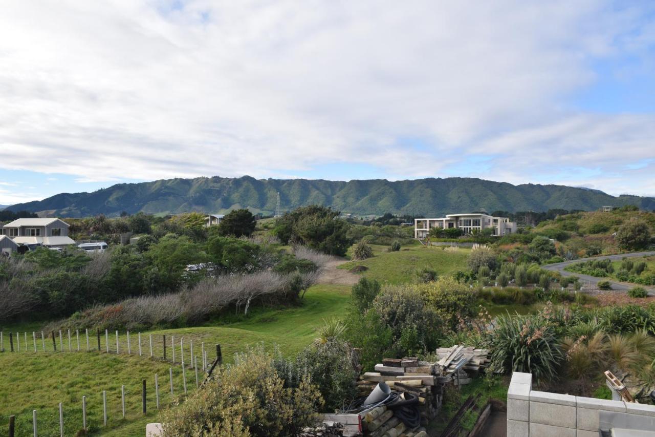 157 Field Way Luxury Lodge Waikanae Exterior photo